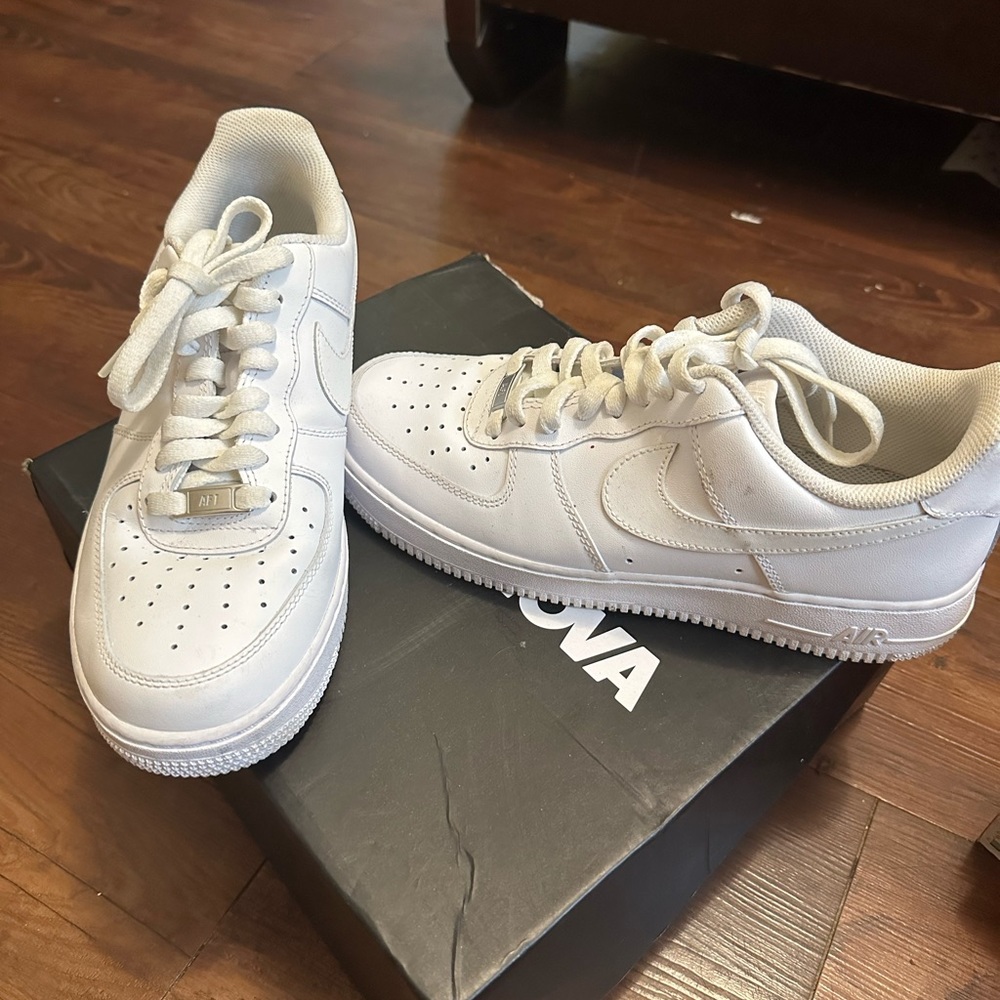 Gently used nike air force ones size 8 men